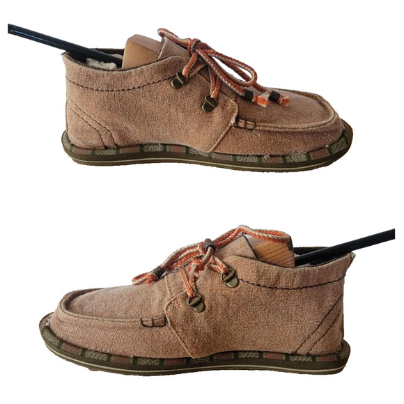 Sanuk Lace Up High Top Shoes Rose Metal Detail Faux Fur Lining Surf Shoes Size 6 - Picture 1 of 6